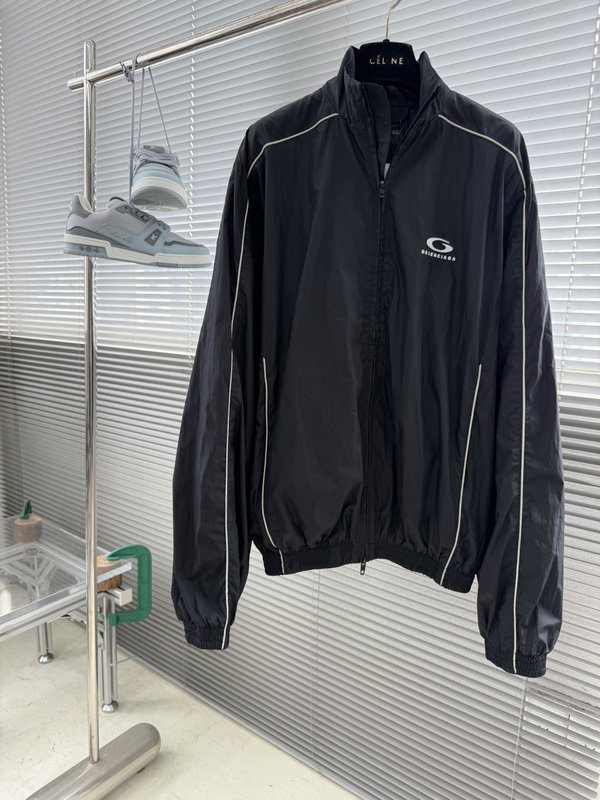Balenciaga 로고 자수 하이넥 자켓 001-272046