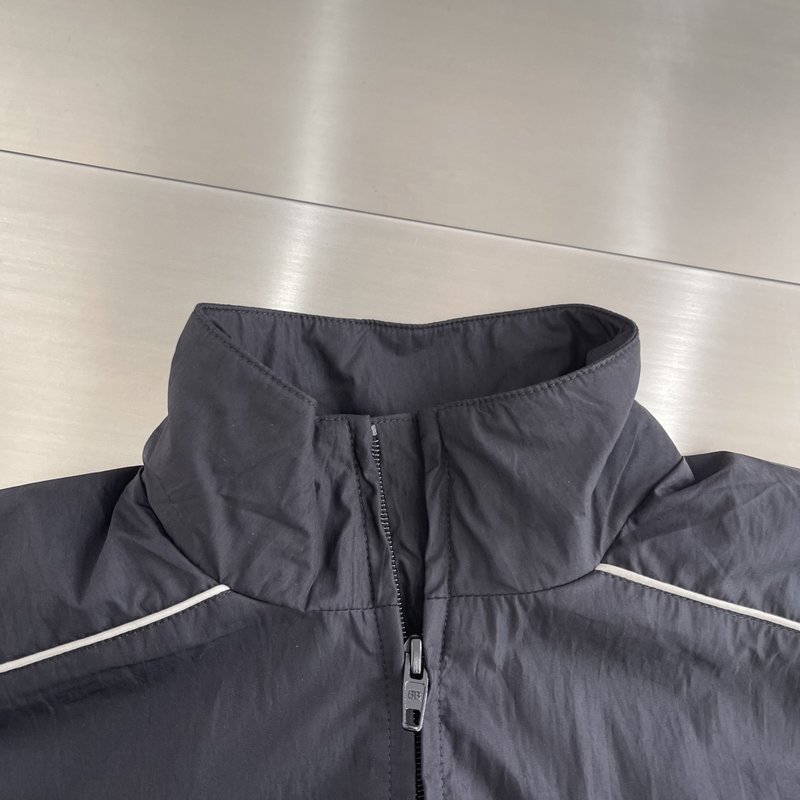 Balenciaga 로고 자수 하이넥 자켓 001-272046