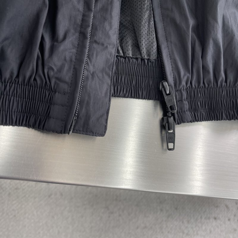 Balenciaga 로고 자수 하이넥 자켓 001-272046