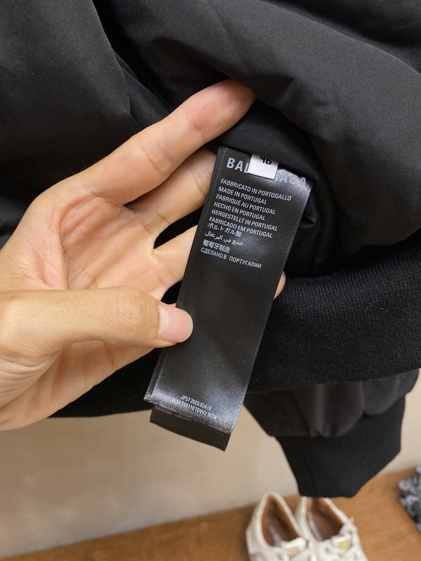 발렌시아가 25FW 가을겨울 신상 bomber 대형 플 001-272077