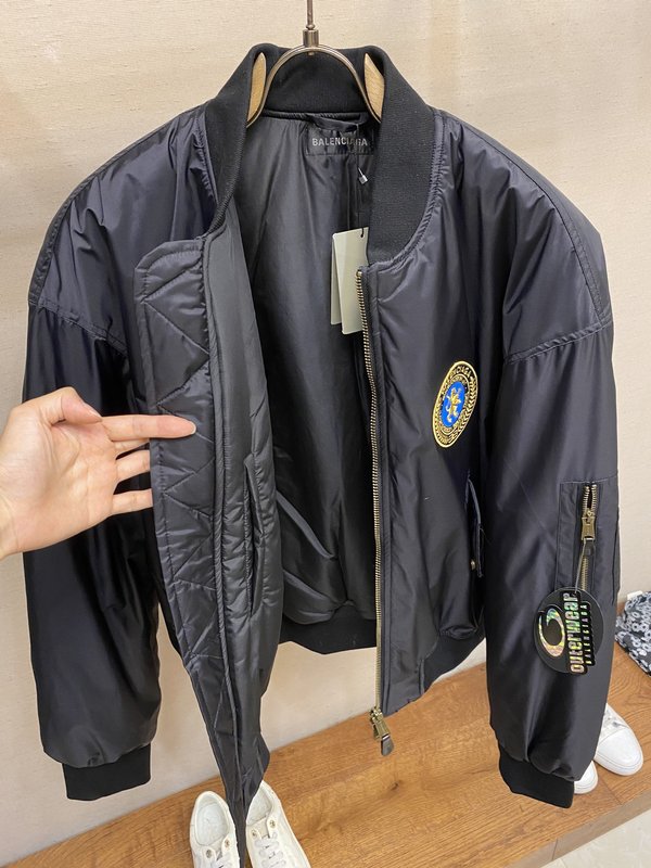 발렌시아가 25FW 가을겨울 신상 bomber 대형 플 001-272077