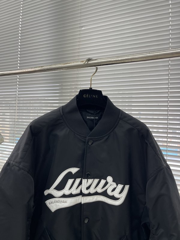발렌시아가 25SS 신상 레터 자수 자켓 001-272078