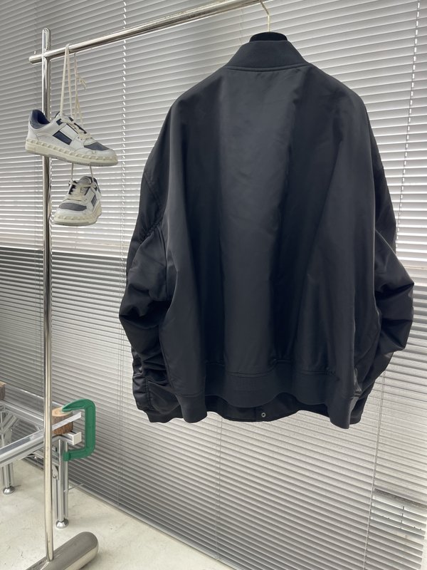 발렌시아가 25SS 신상 레터 자수 자켓 001-272078