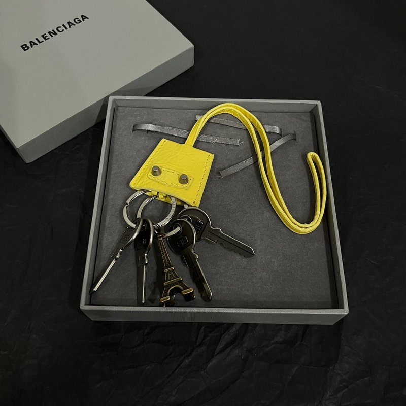 발렌시아가 키링 001-273229