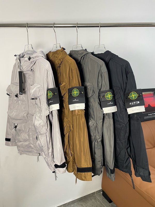 Stone Island 입체 재단 기능성 방풍 자켓 001-273745