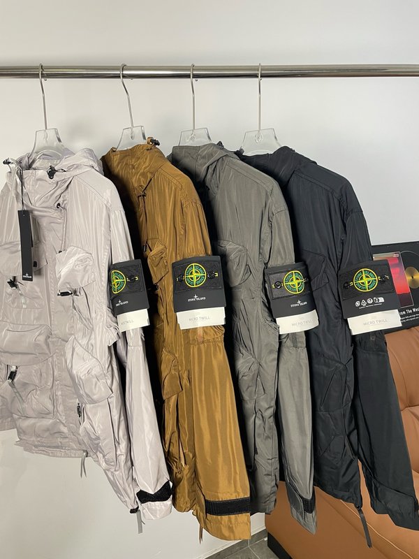 Stone Island 입체 재단 기능성 방풍 자켓 001-273745