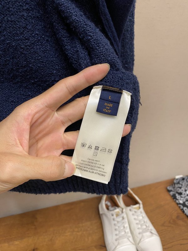 루이비통 손글씨 타월 자수 스탠드칼라 풀지퍼 울 가디건 001-274072