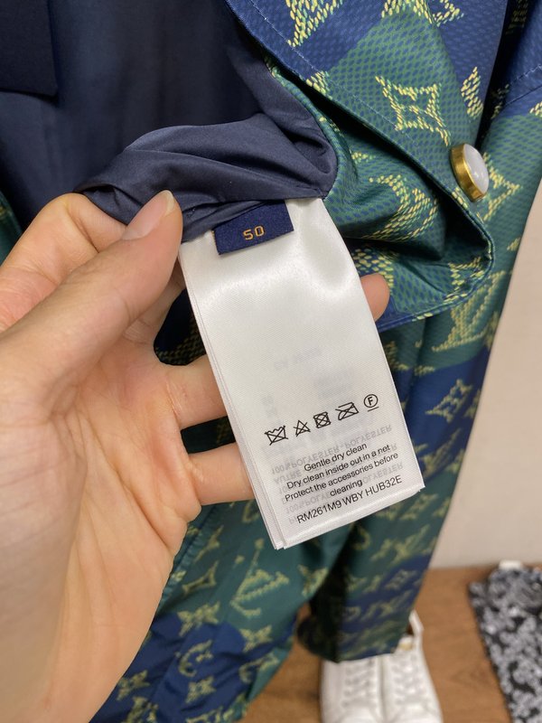 루이비통 25FW 컬러블록 모노그램 후드 자켓 001-274154