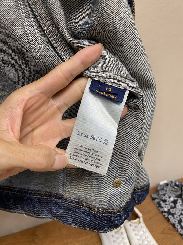 루이비통 번아웃 그라데이션 레터링 자카드 지퍼 데님 자 001-274163