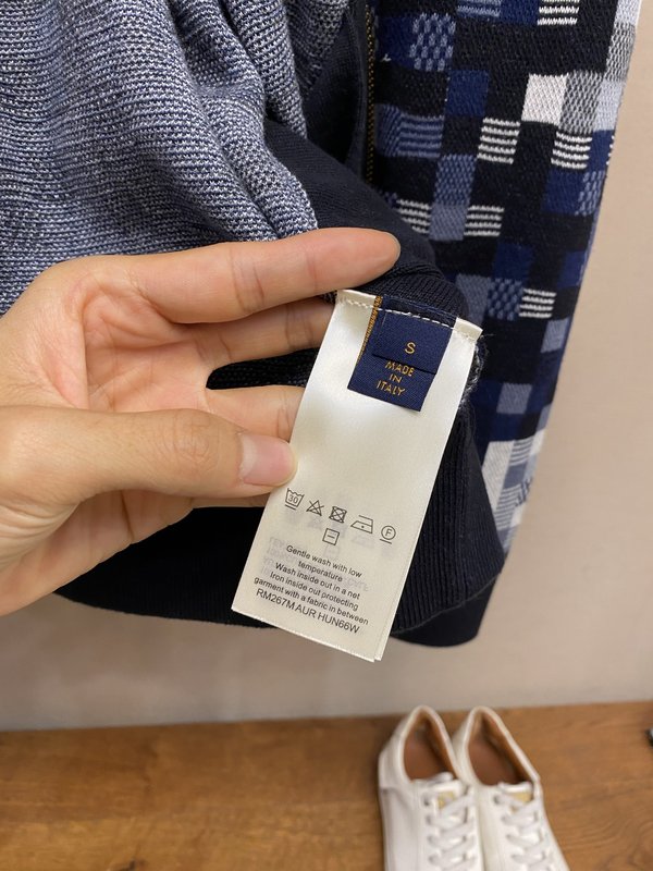 루이비통 레터 자수 가죽 패치 카모플라주 니트 자켓 001-274199