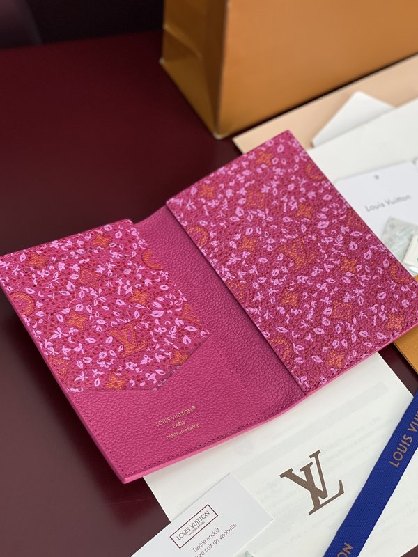 LV Rosalie 패스포트 케이스 (빨간색) 001-274255