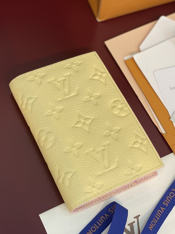 LV Rosalie 여권지갑 001-274259