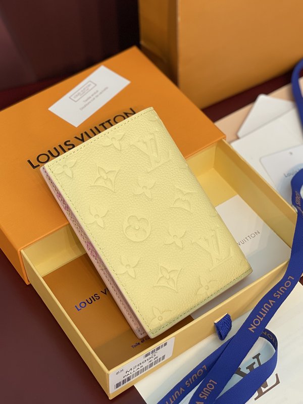 LV Rosalie 여권지갑 001-274259