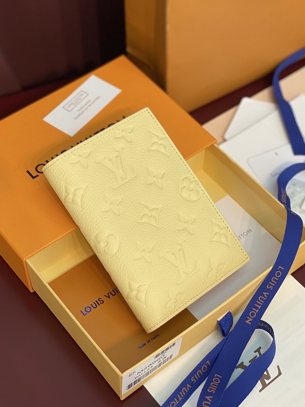 LV Rosalie 여권지갑 001-274259