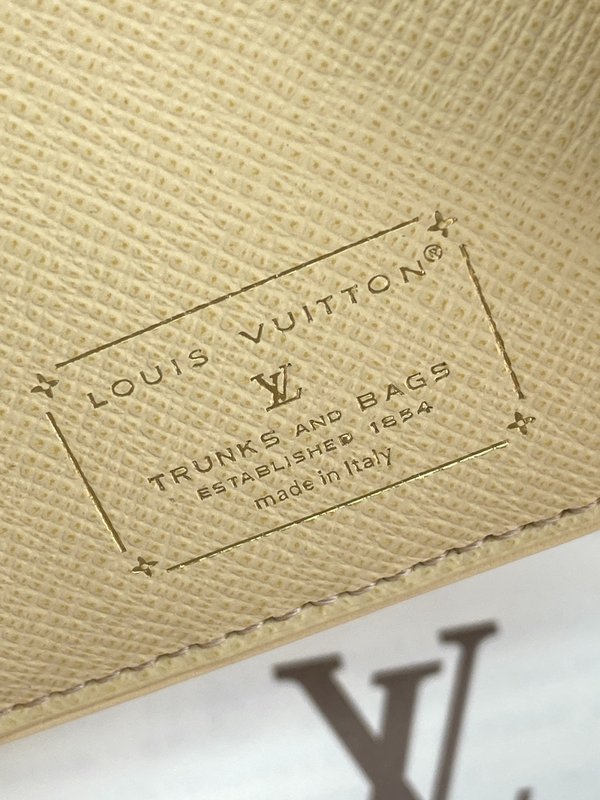 LV 모노그램 엠블럼 자카드 Victorine 지갑 001-274293