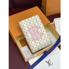 LV 스탬프 여권케이스 베이지 001-274309
