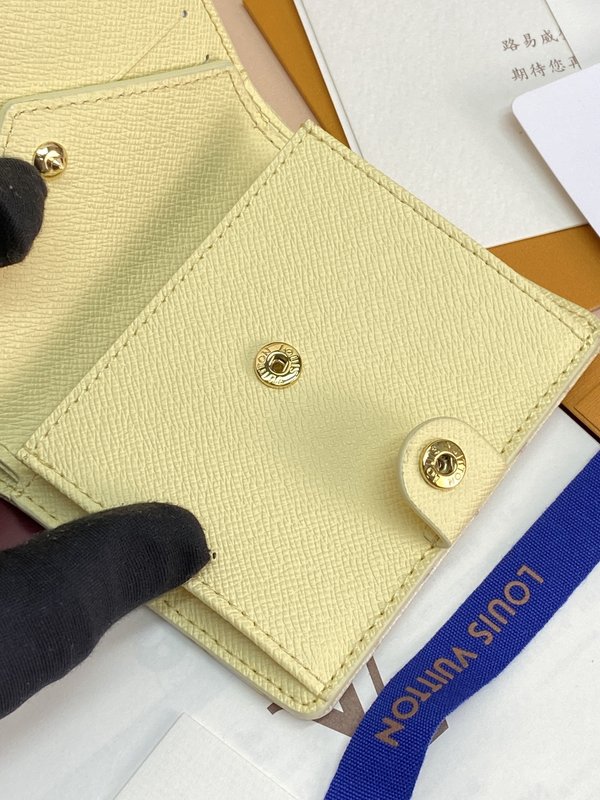 LV Charms 포켓 지갑 001-274313