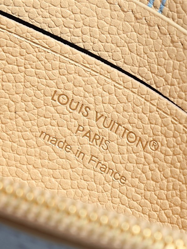 LV Rainbow 시리즈 Rosalie 동전지갑 001-274332