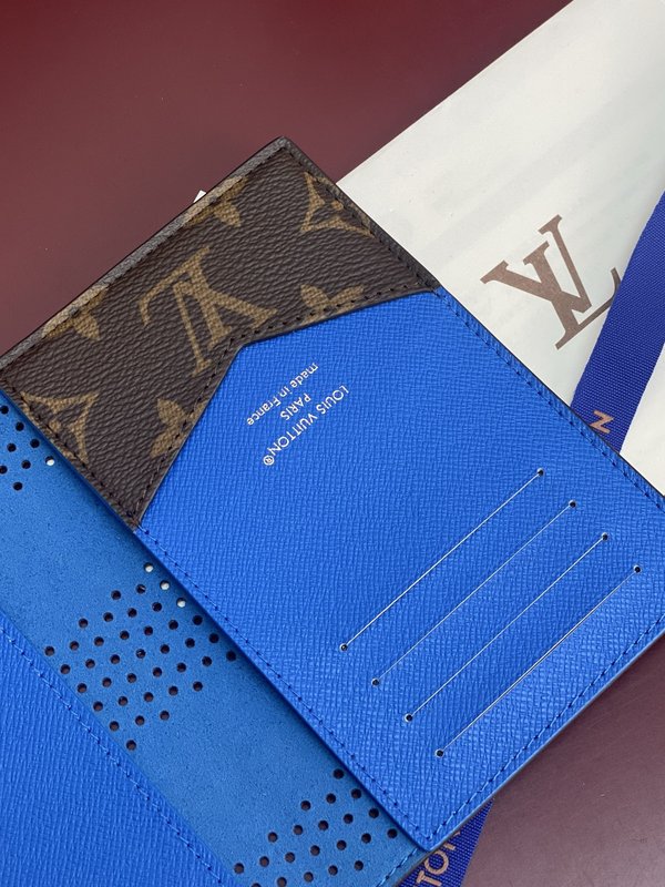 LV 모노그램 그리드 여권 케이스 001-274510