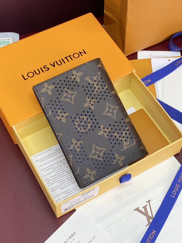 LV 모노그램 그리드 여권 케이스 001-274510