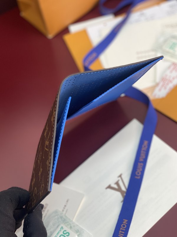 LV 모노그램 그리드 여권 케이스 001-274510