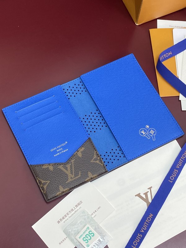 LV 모노그램 그리드 여권 케이스 001-274510