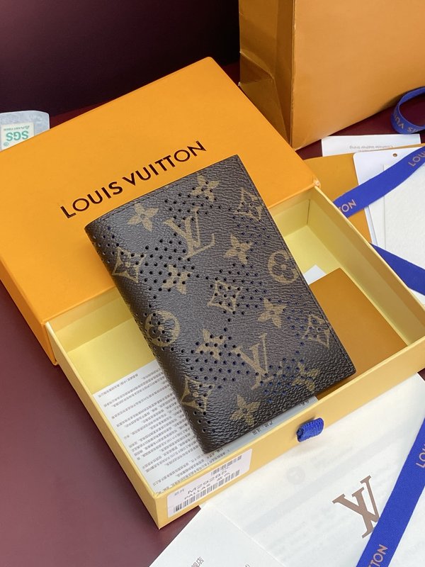 LV 모노그램 그리드 여권 케이스 001-274510