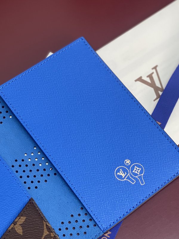 LV 모노그램 그리드 여권 케이스 001-274510