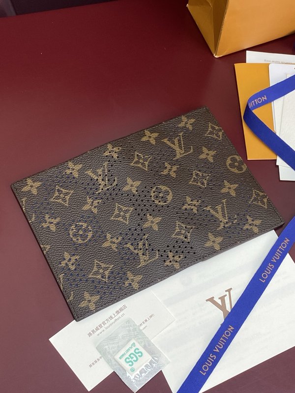 LV 모노그램 그리드 여권 케이스 001-274510