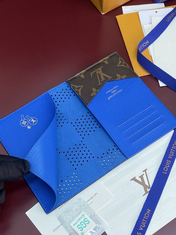 LV 모노그램 그리드 여권 케이스 001-274510