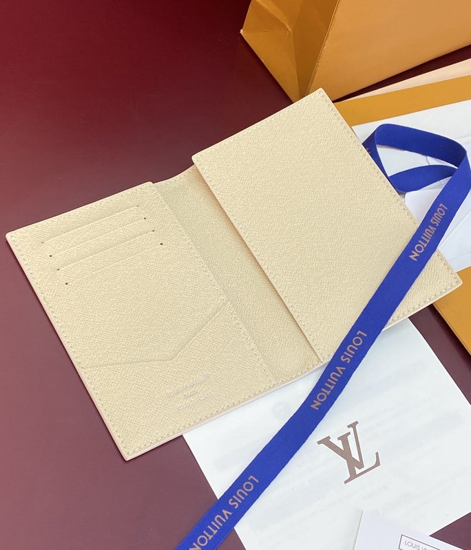 LV 컬러 모노그램 여권 케이스 001-274520