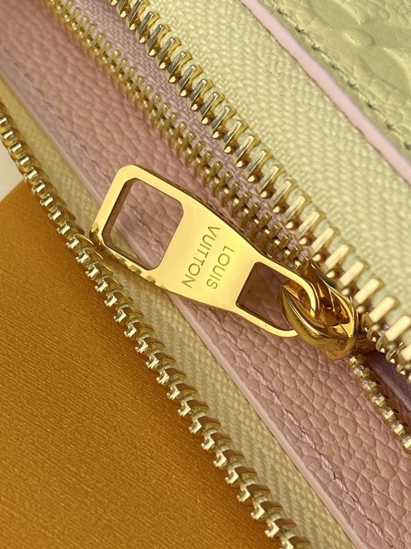 LV Zippy 지퍼 지갑 001-274581