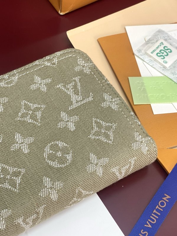 LV Zippy 지퍼 지갑 데님 그린/브라운 001-274589