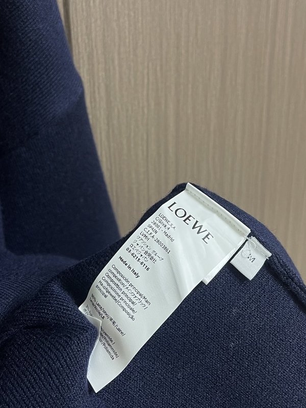 LOEWE 패딩 3D 자수 크루넥 스웨터 001-274978