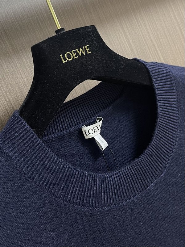 LOEWE 패딩 3D 자수 크루넥 스웨터 001-274978