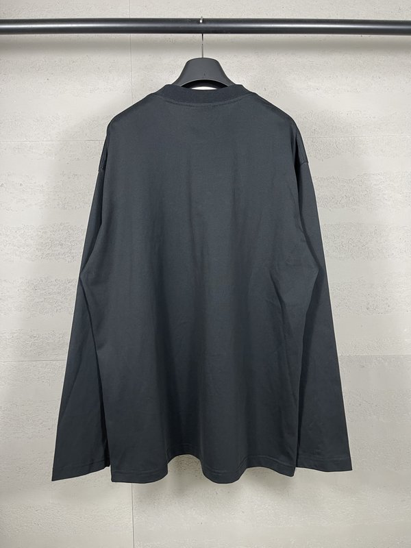 발렌시아가 클래식 로고 그래피티 롱슬리브 티셔츠 001-275140