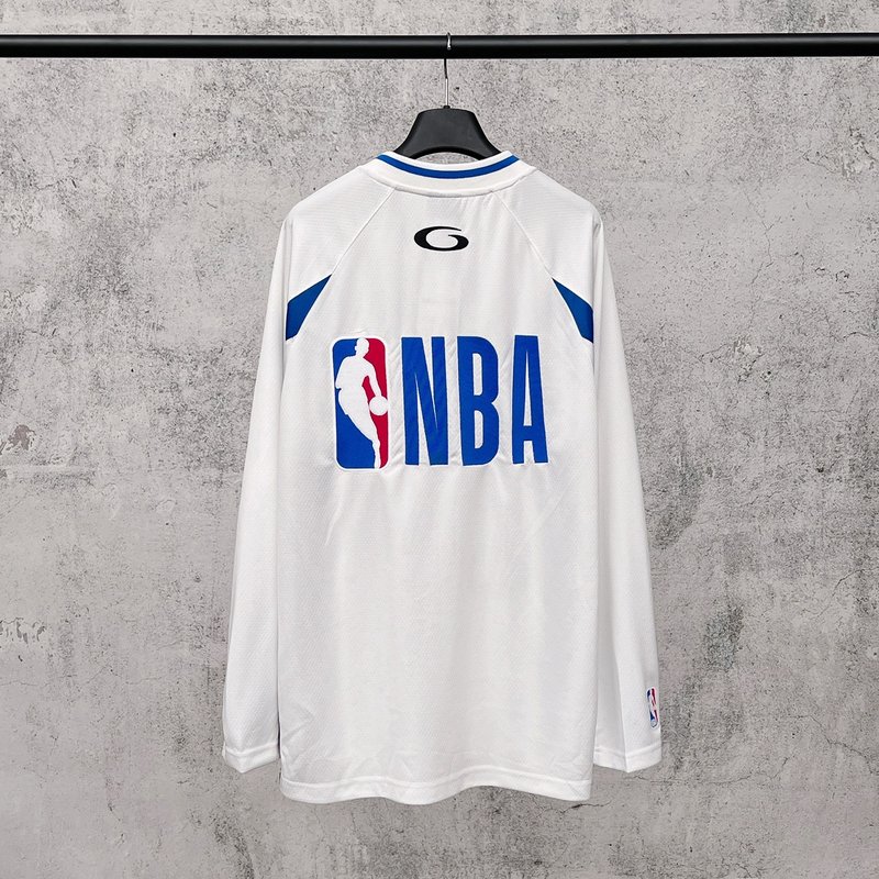 발렌시아가 NBA 콜라보 오버사이즈 컬러 블록 긴팔 티 001-275190
