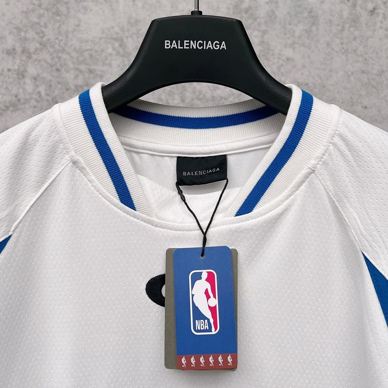 발렌시아가 NBA 콜라보 오버사이즈 컬러 블록 긴팔 티 001-275190