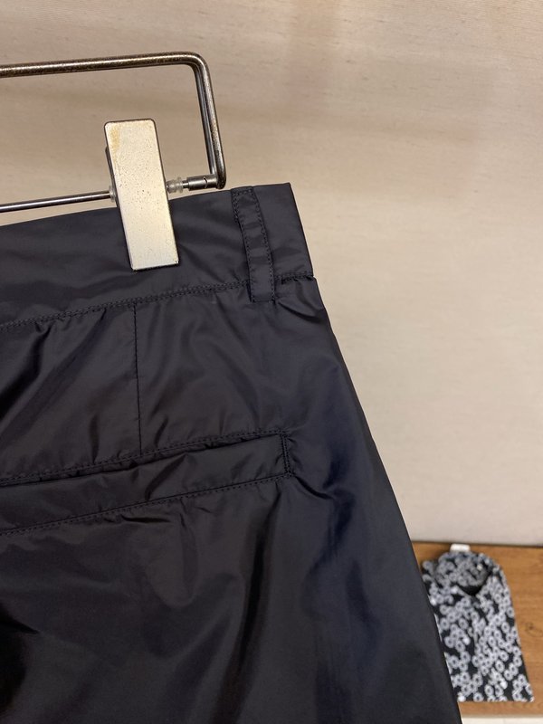 프라다 레터링 자수 나일론 팬츠 001-275489