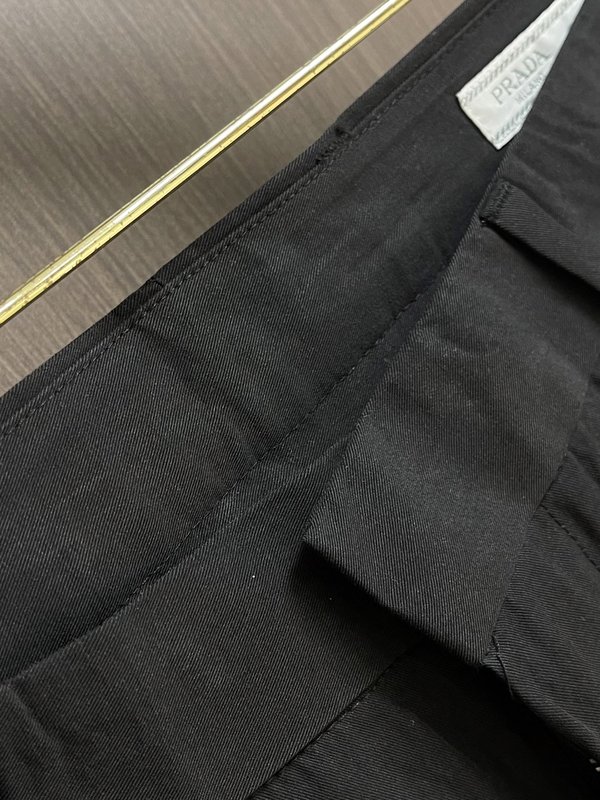 PRADA 트라이앵글 로고 캐주얼 팬츠 001-275500