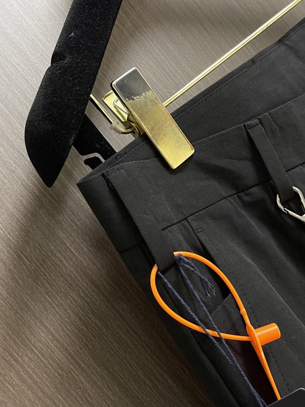 PRADA 트라이앵글 로고 캐주얼 팬츠 001-275500