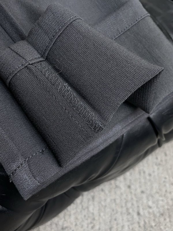 Kiton 남성 캐주얼 팬츠 블랙 001-275571