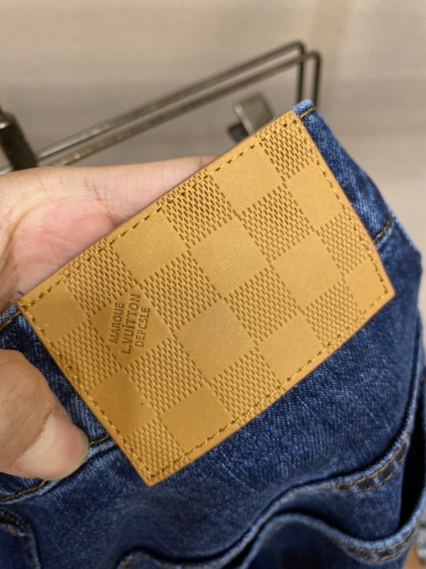 루이비통 26FW 크리스탈 진주 버클 가죽 패치 스트레 001-275689