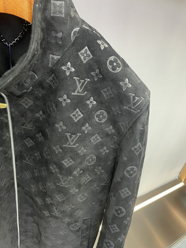 LV 앤틱 엠보싱 스웨이드 양가죽 스탠드칼라 자켓 001-275728