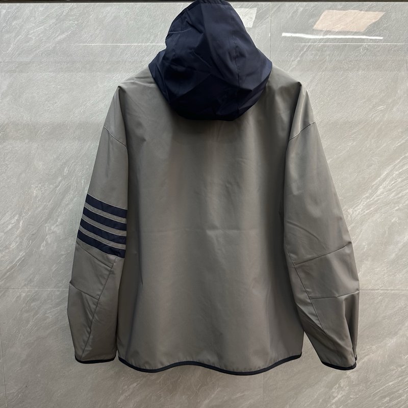 톰브라운 스트라이프 후드 방수 점퍼 001-276010