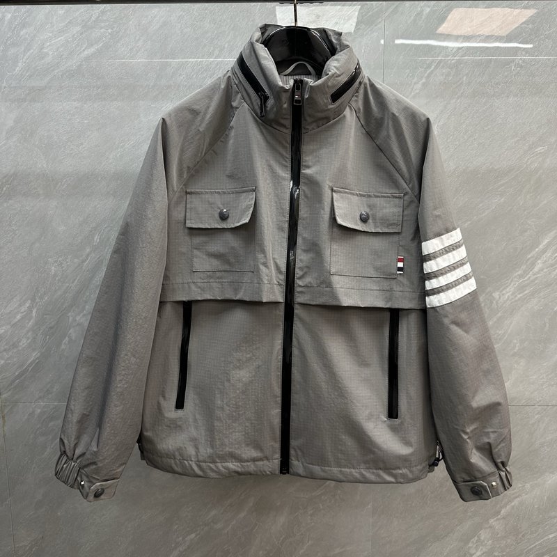 Thom Browne 방수 스트라이프 스탠드 칼라 자켓 001-276015