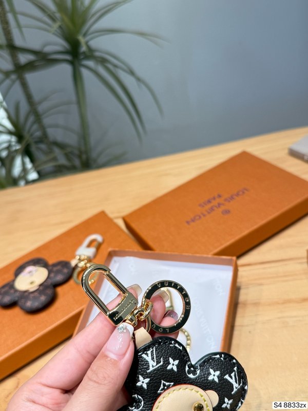 LV 모노그램 멀티컬러 키링 001-276392