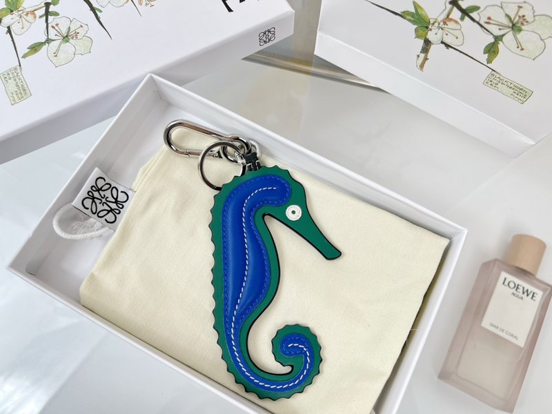 로에베 가죽 키링 해마 참 001-276408