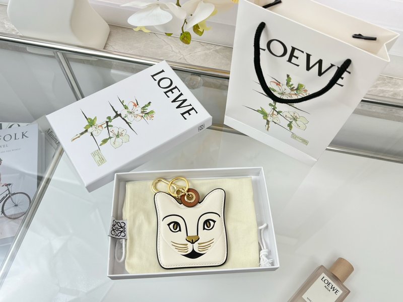 Loew 가죽 키링 고양이 펜던트 001-276413