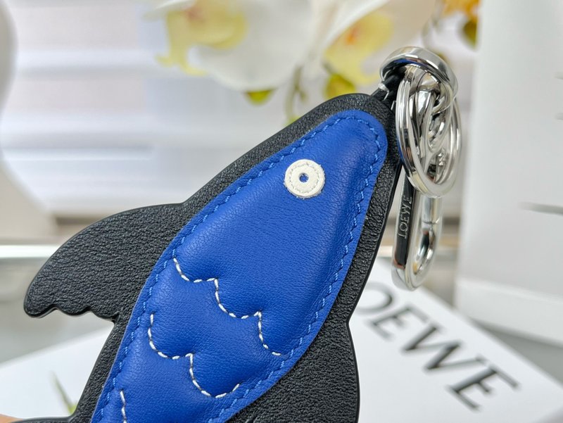 Loewe 가죽 키링 펜던트 001-276414